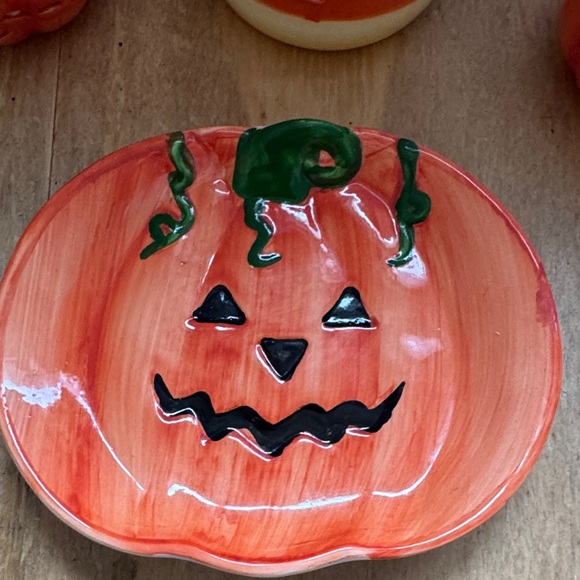 Halloween Pumpkin Ceramic Plate Pumpkin candle holders and candy corn tea light - Picture 2 of 7